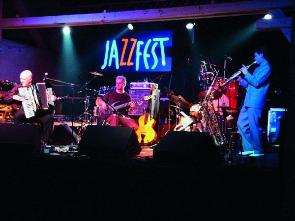 Einen hervorragenden Ruf weit über die Region hinaus genießt das Jazzfest, das im April/Mai über die Bühne geht.